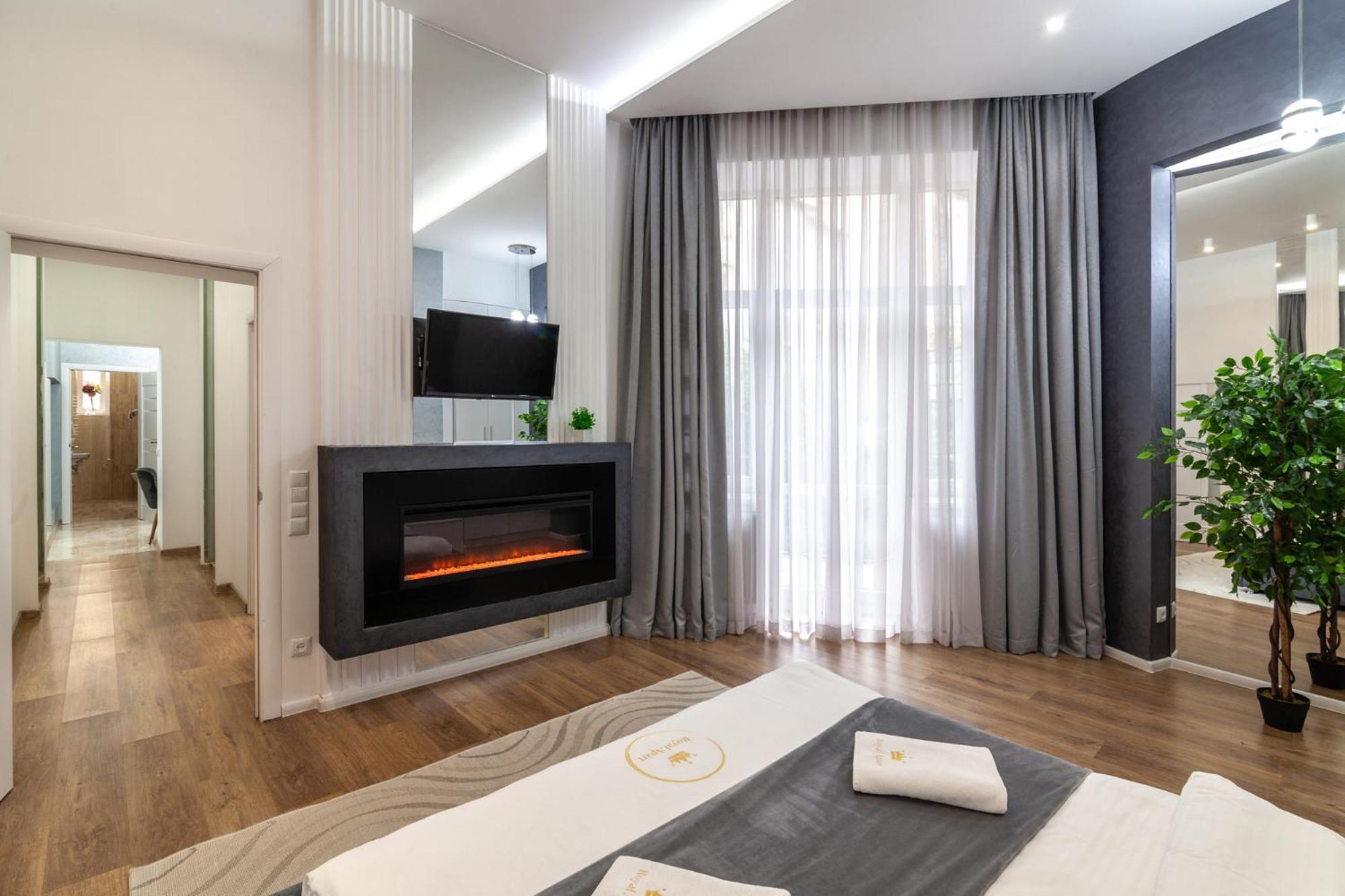 Royal Apartment On Franka 28 Lviv Exteriör bild